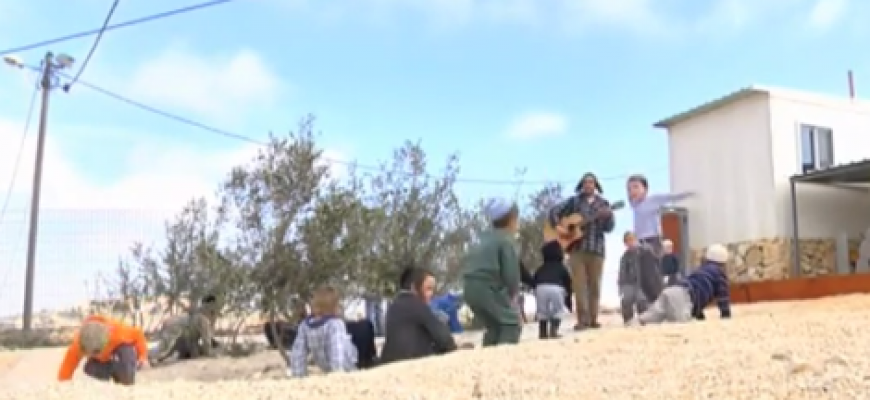 דרך יעקב תשע"ד בהתעמלות עם גיטרה